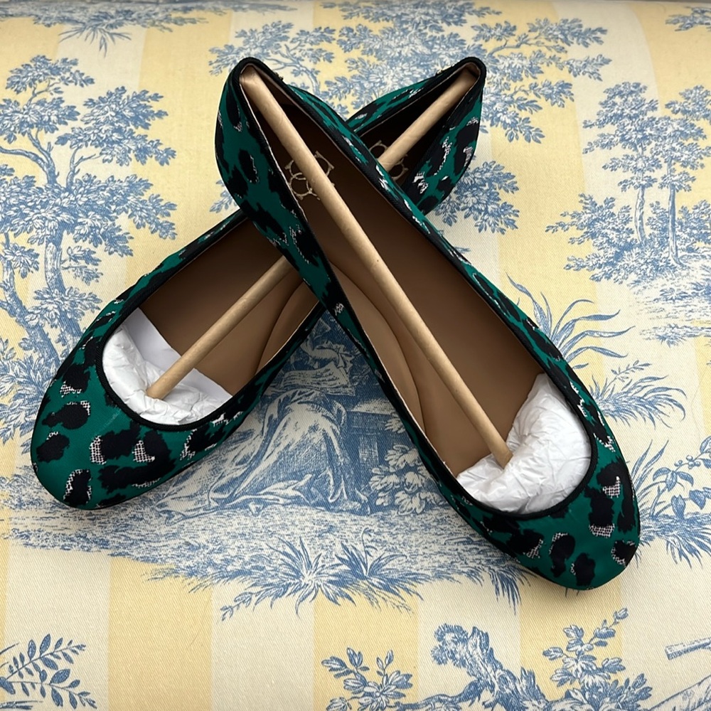 BRAND NEW NEVER WORN LEOPARD BALLET FLATS!